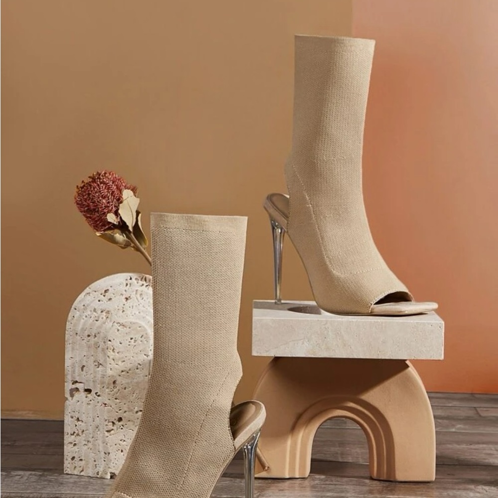 Open toe high heels beige Size 8 Used